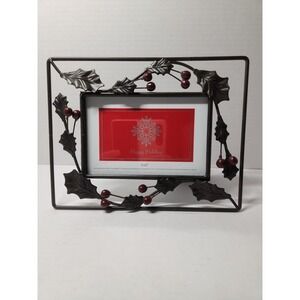 Ornate Holly Berry Frame‎ 2-way Photo Frame Vertical Or Horizontal 3D No Glass